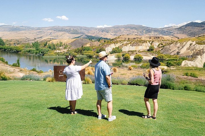 Passeio cénico de vinhos em Queenstown, Nova Zelândia, visitando vinícolas e desfrutando de degustações com almoço, foto 11 | wizardtrip