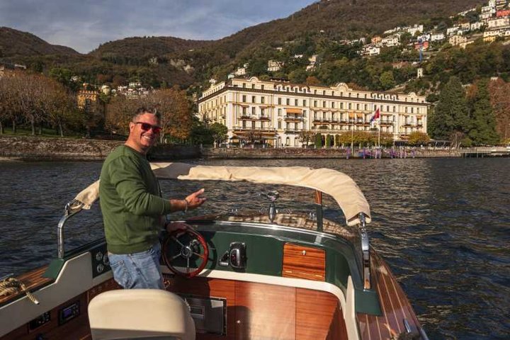 Tour privato di lusso in barca di legno sul Lago di Como, Italia, con ville e viste panoramiche, foto 7 | wizardtrip