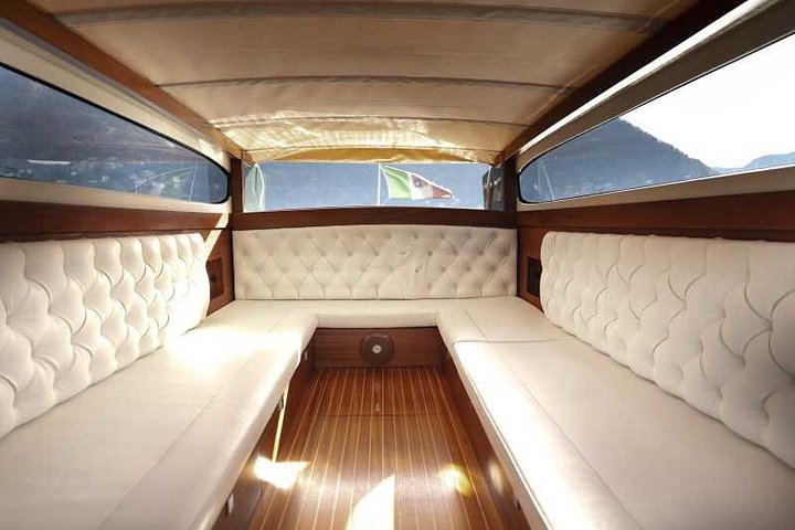 Tour privato di lusso in barca di legno sul Lago di Como, Italia, con ville e viste panoramiche, foto 8 | wizardtrip