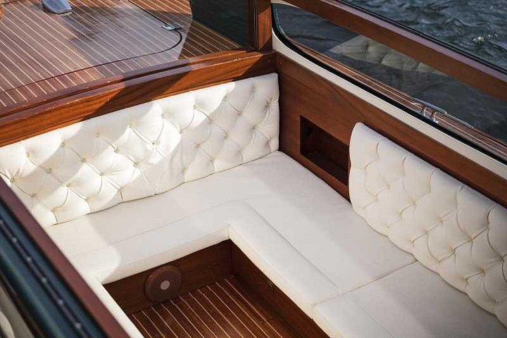Tour privato di lusso in barca di legno sul Lago di Como, Italia, con ville e viste panoramiche, foto 12 | wizardtrip