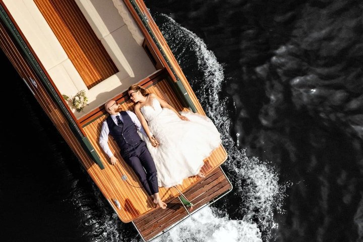 Tour privato di lusso in barca di legno sul Lago di Como, Italia, con ville e viste panoramiche, foto 20 | wizardtrip