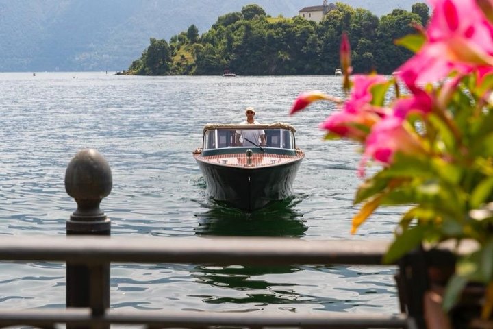 Tour privato di lusso in barca di legno sul Lago di Como, Italia, con ville e viste panoramiche, foto 22 | wizardtrip