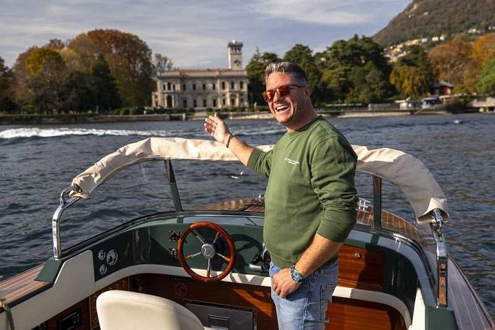 Tour privato di lusso in barca di legno sul Lago di Como, Italia, con ville e viste panoramiche, foto 25 | wizardtrip