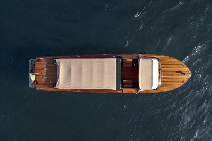 Tour privato di lusso in barca di legno sul Lago di Como, Italia, con ville e viste panoramiche, foto 29 | wizardtrip