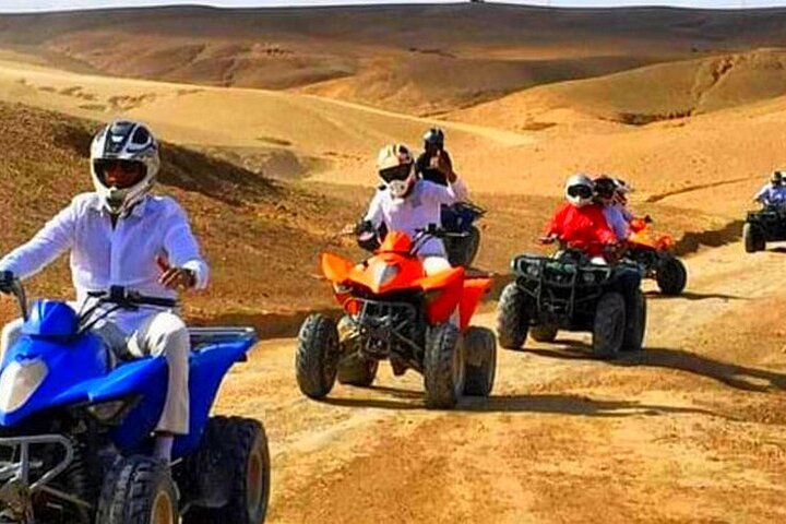 Oplev en magisk aften i Marrakechs Agafay-ørken med quad biking, kamelridt og et middagsshow, foto 7 | wizardtrip