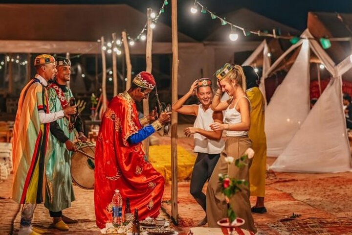 Oplev en magisk aften i Marrakechs Agafay-ørken med quad biking, kamelridt og et middagsshow, foto 17 | wizardtrip