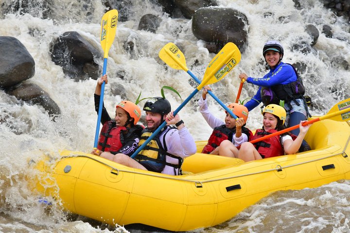 Experience thrilling white water rafting on the Balsa River in La Fortuna, Costa Rica, with family-friendly rapids and stunning scenery, photo 8 | wizardtrip
