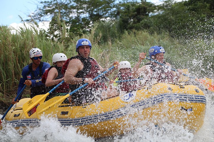 Experience thrilling white water rafting on the Balsa River in La Fortuna, Costa Rica, with family-friendly rapids and stunning scenery, photo 13 | wizardtrip