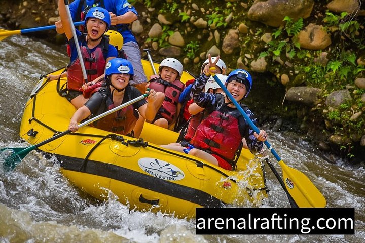 Experience thrilling white water rafting on the Balsa River in La Fortuna, Costa Rica, with family-friendly rapids and stunning scenery, photo 15 | wizardtrip