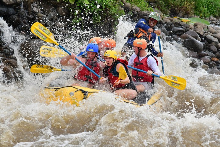 Wildwasser-Rafting auf dem Upper Balsa River, Klasse 3/4 in Costa Rica | wizardtrip