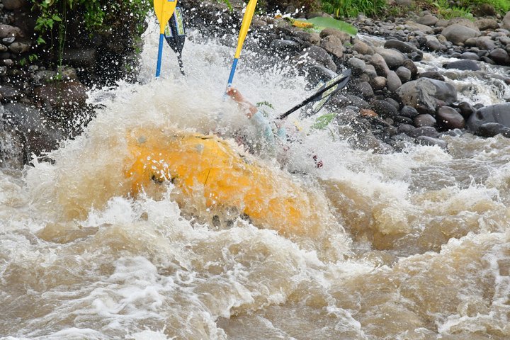 Spennende raftingeventyr på elven Balsa, Costa Rica, med stryk og frodig regnskog, foto 40 | wizardtrip