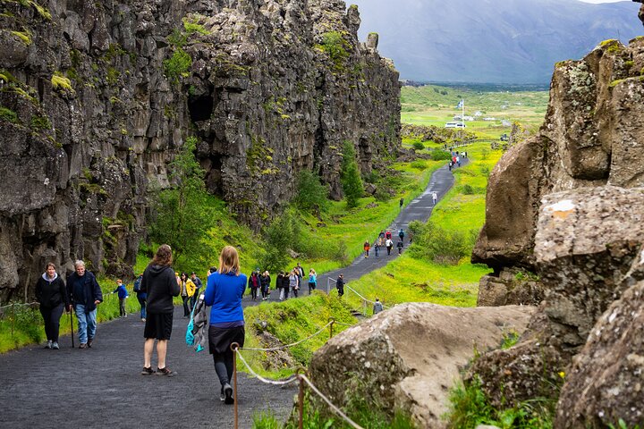 Liten grupp minibuss tur av Islands Golden Circle, inklusive Thingvellir, Gullfoss och Geysir, foto 9 | wizardtrip