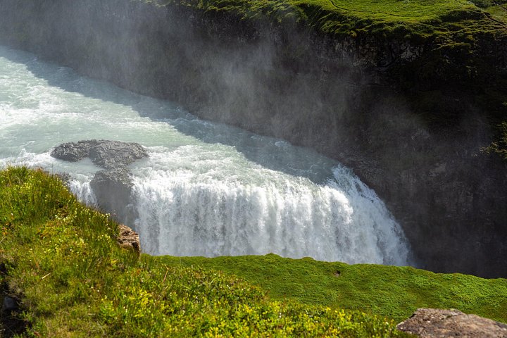 Liten grupp minibuss tur av Islands Golden Circle, inklusive Thingvellir, Gullfoss och Geysir, foto 30 | wizardtrip