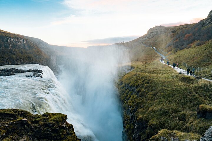Liten grupp minibuss tur av Islands Golden Circle, inklusive Thingvellir, Gullfoss och Geysir, foto 35 | wizardtrip