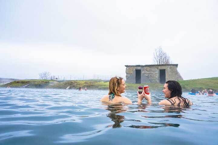 Visite en petit groupe du Golden Circle islandais, incluant Thingvellir, Gullfoss, Geysir et le Secret Lagoon, photo 6 | wizardtrip