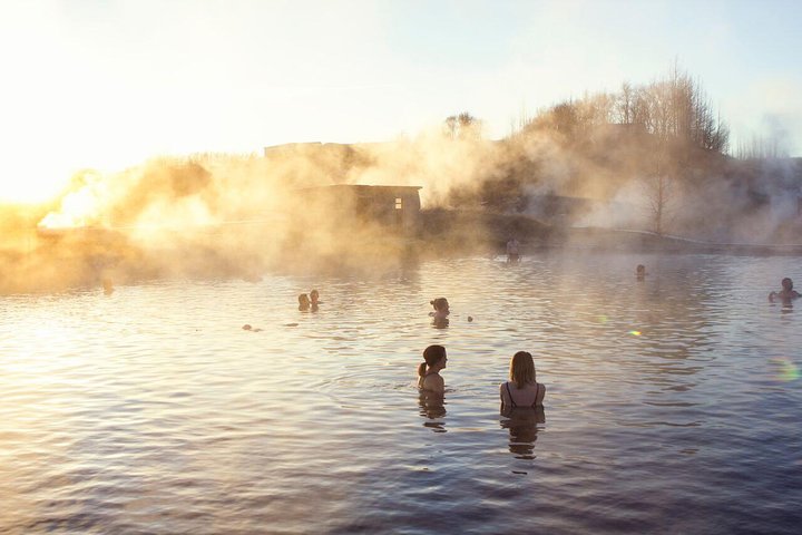 Visite en petit groupe du Golden Circle islandais, incluant Thingvellir, Gullfoss, Geysir et le Secret Lagoon, photo 7 | wizardtrip