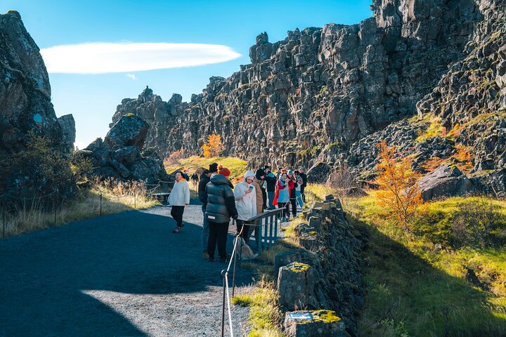 Visite en petit groupe du Golden Circle islandais, incluant Thingvellir, Gullfoss, Geysir et le Secret Lagoon, photo 11 | wizardtrip