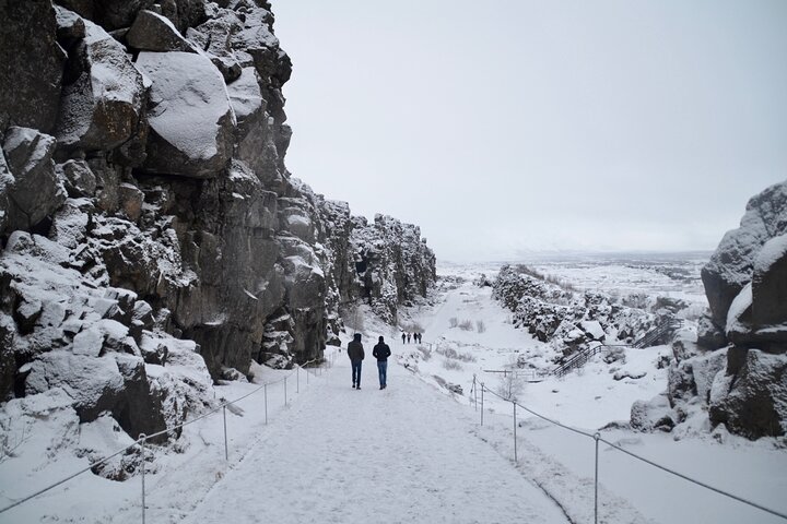 Visite en petit groupe du Golden Circle islandais, incluant Thingvellir, Gullfoss, Geysir et le Secret Lagoon, photo 12 | wizardtrip