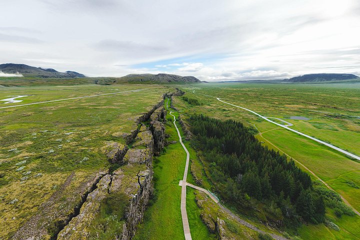 Visite en petit groupe du Golden Circle islandais, incluant Thingvellir, Gullfoss, Geysir et le Secret Lagoon, photo 15 | wizardtrip
