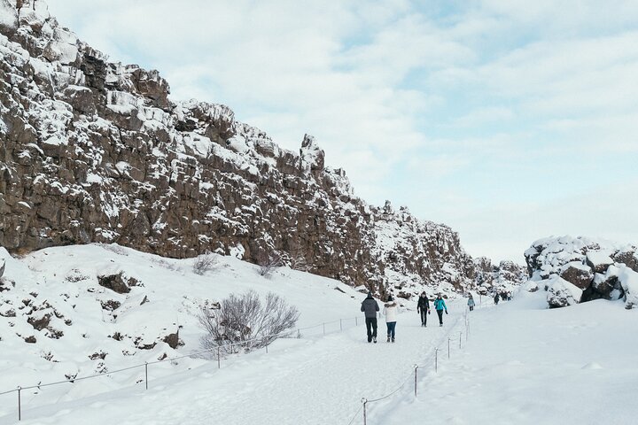 Visite en petit groupe du Golden Circle islandais, incluant Thingvellir, Gullfoss, Geysir et le Secret Lagoon, photo 17 | wizardtrip