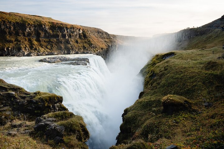 Visite en petit groupe du Golden Circle islandais, incluant Thingvellir, Gullfoss, Geysir et le Secret Lagoon, photo 28 | wizardtrip
