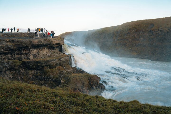 Visite en petit groupe du Golden Circle islandais, incluant Thingvellir, Gullfoss, Geysir et le Secret Lagoon, photo 33 | wizardtrip