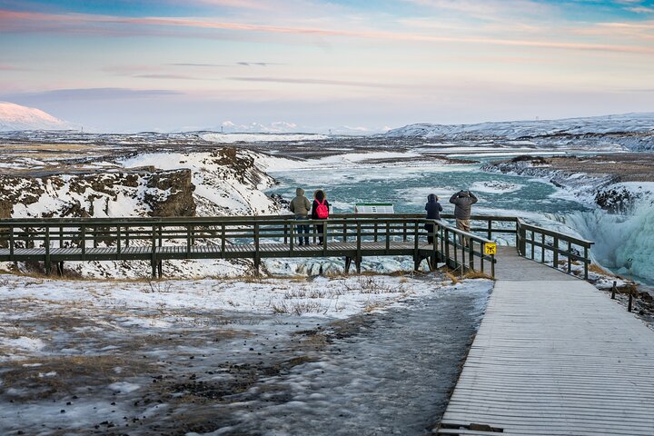 Visite en petit groupe du Golden Circle islandais, incluant Thingvellir, Gullfoss, Geysir et le Secret Lagoon, photo 35 | wizardtrip