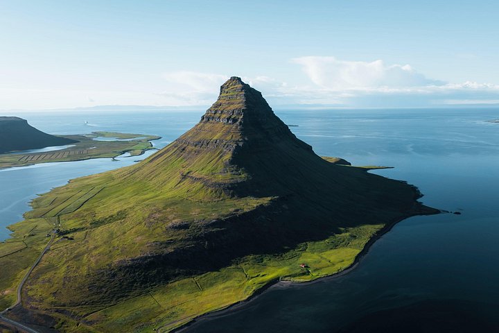 Explore a diversa Península de Snaefellsnes da Islândia, com a montanha Kirkjufell, praias de areia preta e glaciares, foto 23 | wizardtrip