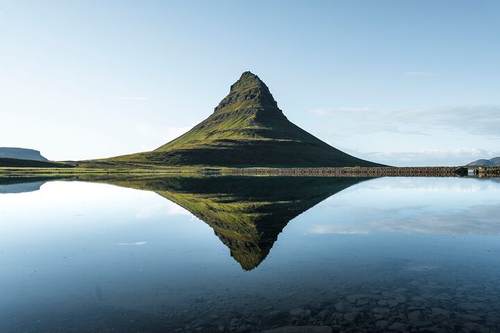 Explore a diversa Península de Snaefellsnes da Islândia, com a montanha Kirkjufell, praias de areia preta e glaciares, foto 24 | wizardtrip