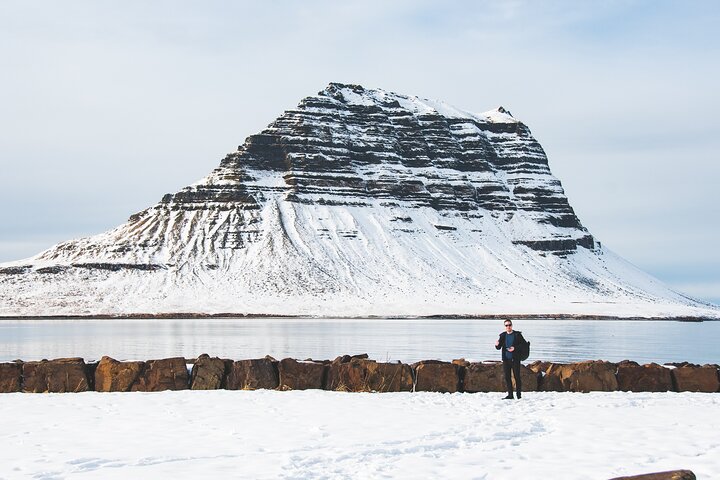 Explore a diversa Península de Snaefellsnes da Islândia, com a montanha Kirkjufell, praias de areia preta e glaciares, foto 26 | wizardtrip
