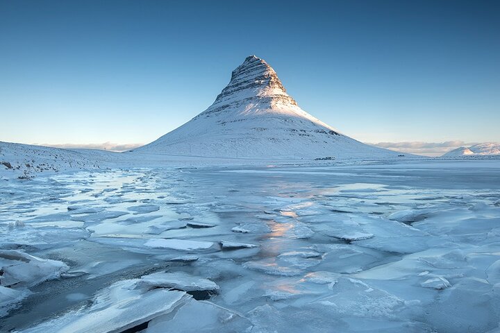 Explore a diversa Península de Snaefellsnes da Islândia, com a montanha Kirkjufell, praias de areia preta e glaciares, foto 27 | wizardtrip