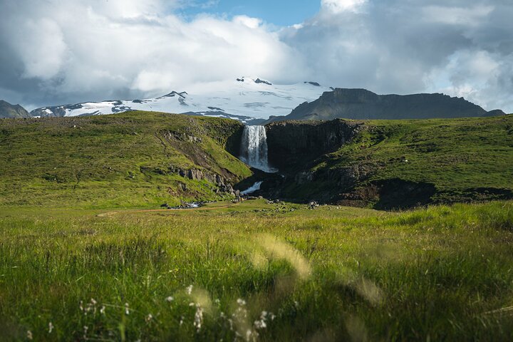 Explore a diversa Península de Snaefellsnes da Islândia, com a montanha Kirkjufell, praias de areia preta e glaciares, foto 34 | wizardtrip