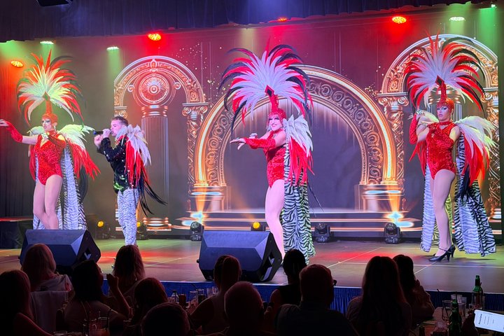 Un spectacle de drag queens animé avec dîner et boissons à Ayia Napa, Chypre, photo 7 | wizardtrip
