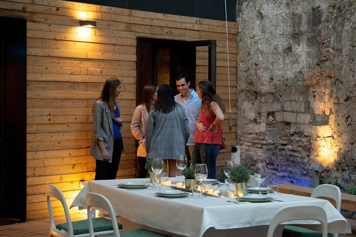 Explore Valencia's historic Old Town, architecture, and enjoy tapas and wine in a 11th-century monument, photo 6 | wizardtrip