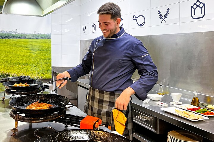 Cours de cuisine de paella pratique avec dégustation de vin et visite du marché à Valence, Espagne, photo 10 | wizardtrip