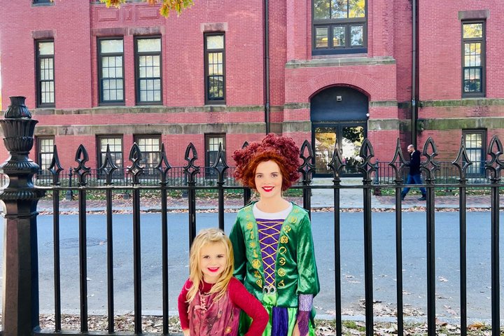 Explore as locações de filmagem do filme "Hocus Pocus" de Salem neste tour guiado a pé, foto 13 | wizardtrip