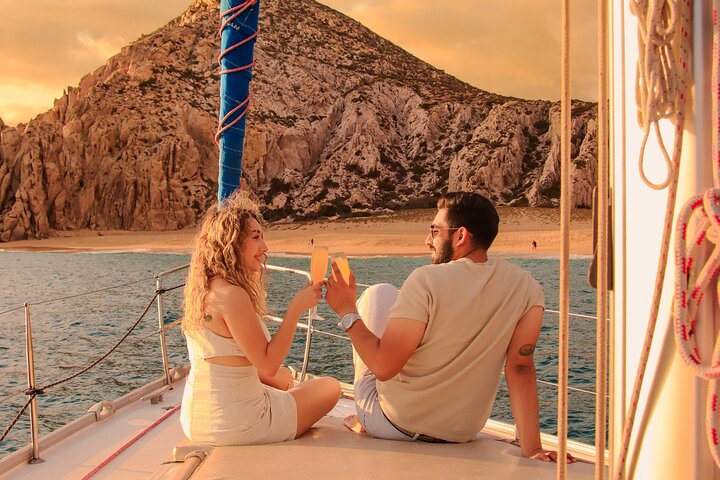 Luxuriöse Sonnenuntergangsfahrt in Los Cabos mit leichten Häppchen und offener Bar | wizardtrip