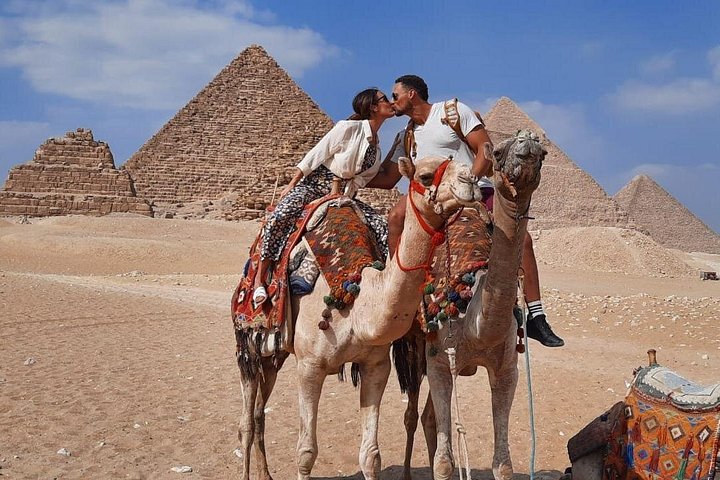 Visite VIP des Pyramides de Gizeh, Sphinx, Déjeuner, Balade à dos de chameau et à l'intérieur de la pyramide | wizardtrip