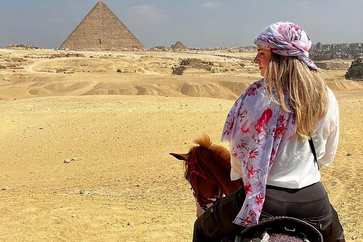 Privé VIP-tour van de Piramides van Gizeh en Sfinx met kameelrit en egyptoloog-gids in Caïro, foto 30 | wizardtrip