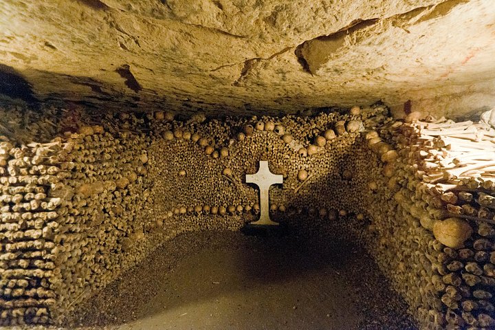 Udforsk de uhyggelige Paris-katakomber med eksklusiv adgang til lukkede områder og lær dens historie fra en lokal guide, foto 6 | wizardtrip