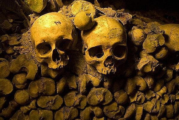 Udforsk de uhyggelige Paris-katakomber med eksklusiv adgang til lukkede områder og lær dens historie fra en lokal guide, foto 7 | wizardtrip