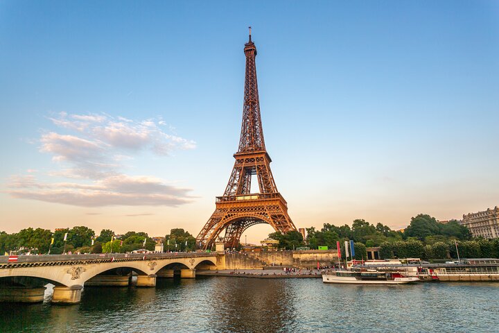 Eiffel Tower Elevator Tour with Optional Summit & Cruise Access | wizardtrip