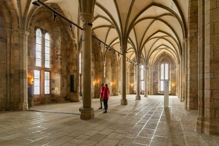 Heldagstur til den ikoniske Mont Saint-Michel ø fra Paris, med klosteret og middelalderarkitektur, foto 7 | wizardtrip