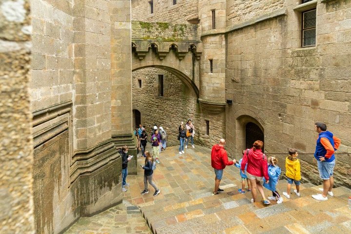Heldagstur til den ikoniske Mont Saint-Michel ø fra Paris, med klosteret og middelalderarkitektur, foto 13 | wizardtrip