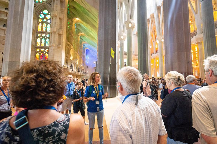 Guided tour of Sagrada Familia, Barcelona, showcasing Gaudi's architecture, photo 9 | wizardtrip