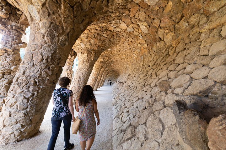 Passeio guiado pelo colorido Parque Güell de Antoni Gaudí em Barcelona, Espanha, foto 6 | wizardtrip