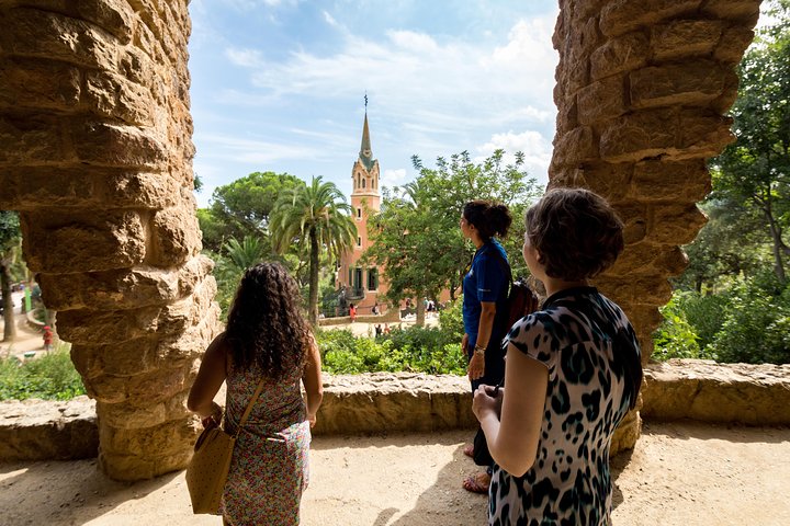 Passeio guiado pelo colorido Parque Güell de Antoni Gaudí em Barcelona, Espanha, foto 8 | wizardtrip
