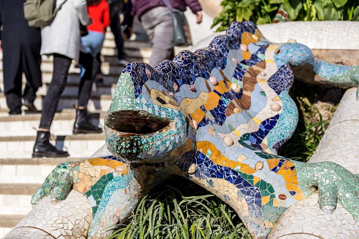 Passeio guiado pelo colorido Parque Güell de Antoni Gaudí em Barcelona, Espanha, foto 16 | wizardtrip