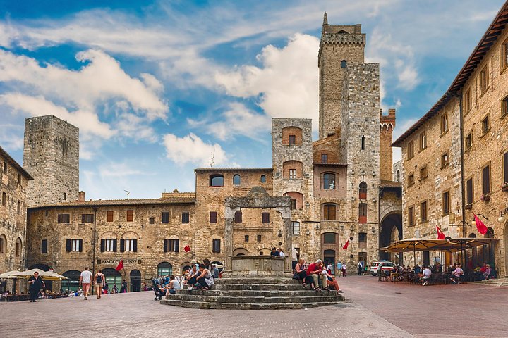 Excursion d'une journée de Florence à Sienne et San Gimignano, avec architecture médiévale et paysages toscans, photo 11 | wizardtrip