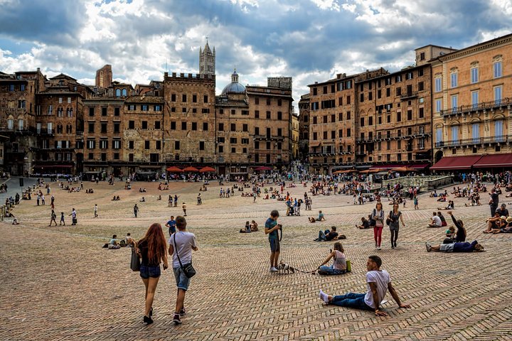 Excursion d'une journée de Florence à Sienne et San Gimignano, avec architecture médiévale et paysages toscans, photo 14 | wizardtrip
